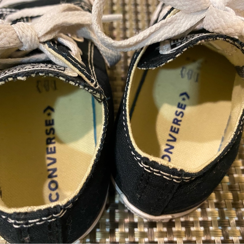 Converse Sneakers size 7 - Picture 5 of 8